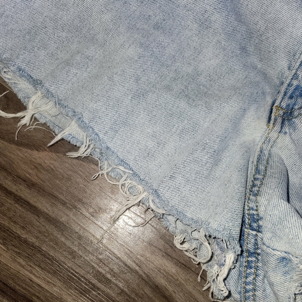 LizWear Distressed Americana Cutoff Shorts - Picture 4 of 16